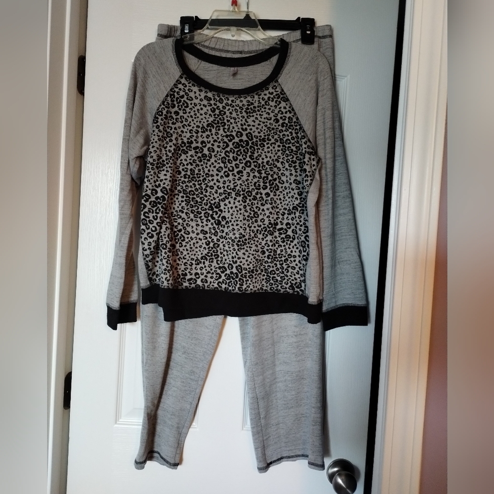 George 2 Piece Lounge Set - Gray and Black Leopard Print Size L